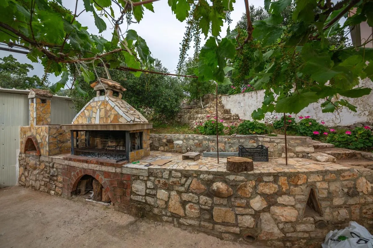 Villa Rondo Himare Guest house
