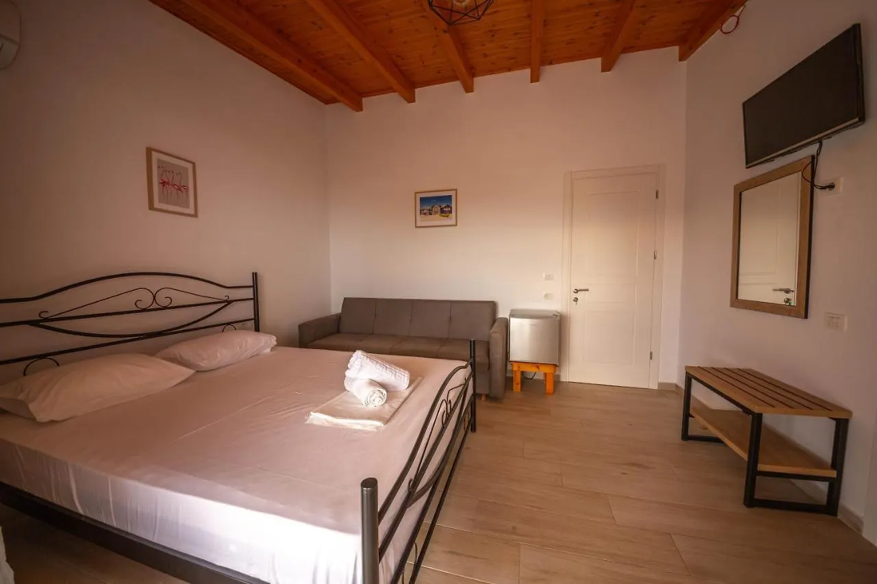 Villa Rondo Himare 0*,