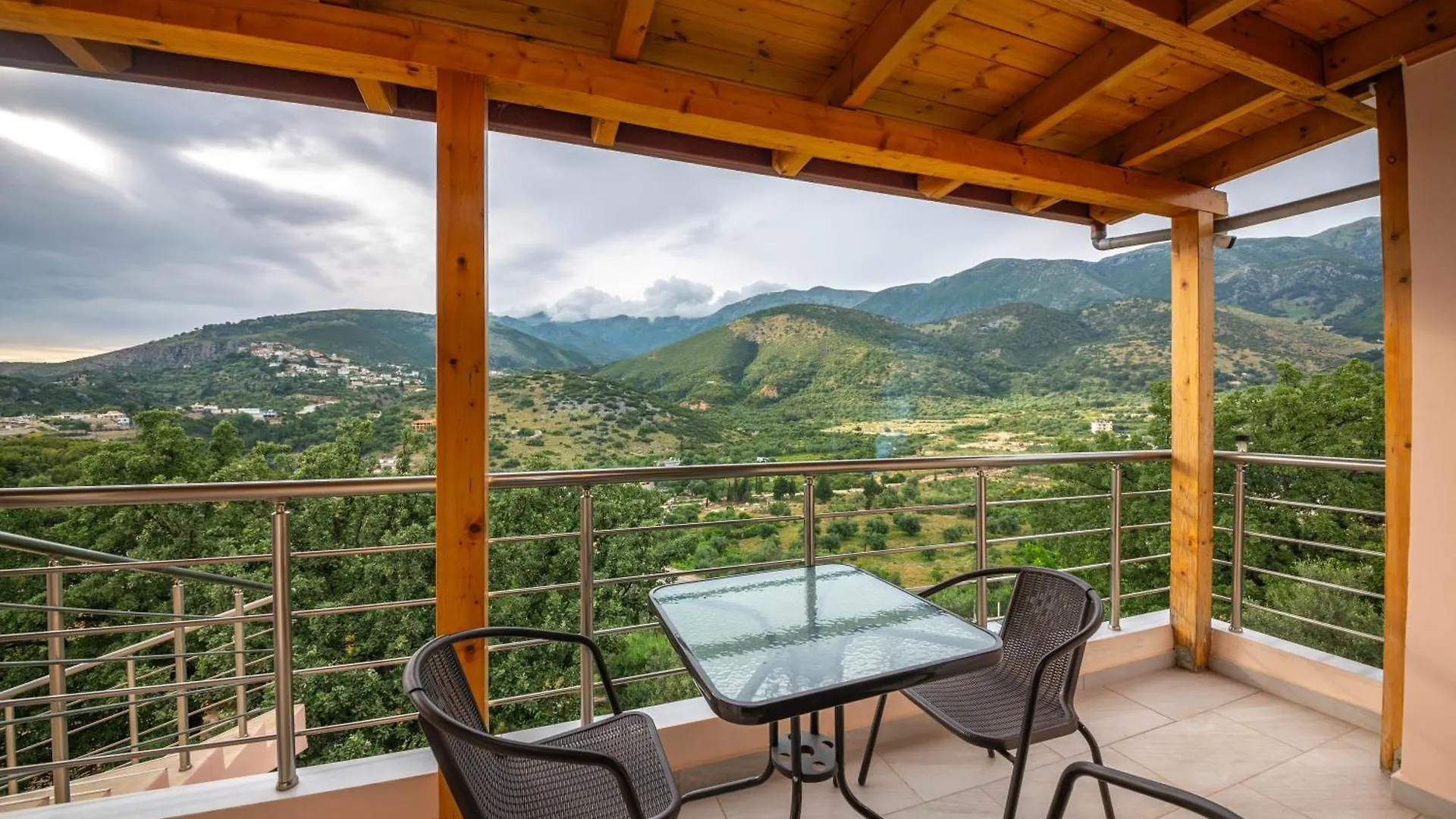 Villa Rondo Himare Guest house